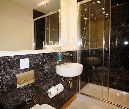 Crossways Inn Хайбридж Экстерьер фото