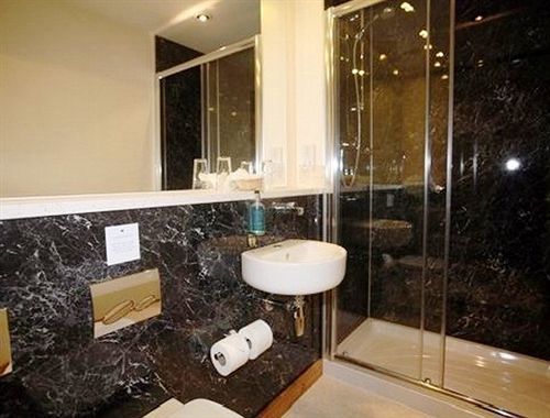 Crossways Inn Хайбридж Экстерьер фото