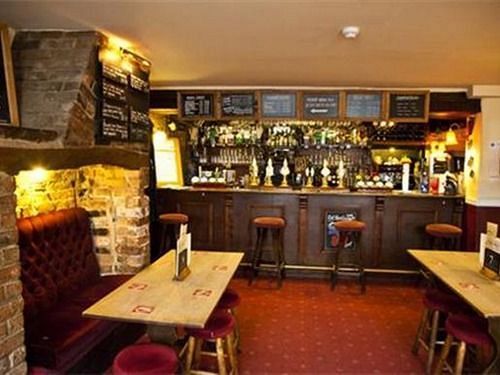 Crossways Inn Хайбридж Экстерьер фото